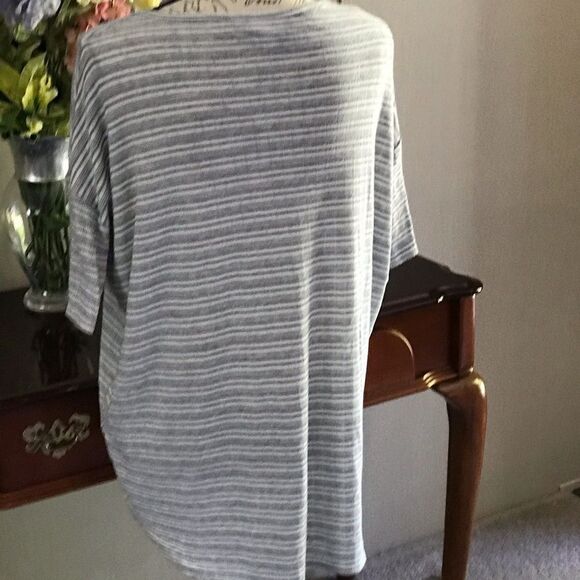Lularoe. Hi low tunic Gray & white striped cutev - Picture 3 of 9